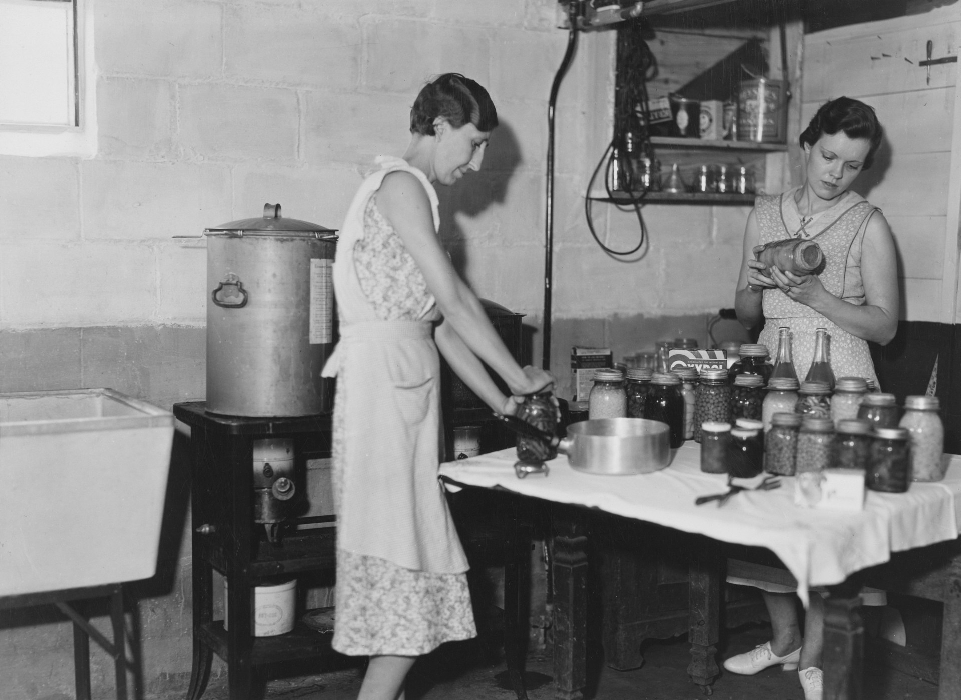 Pressure Canning 101: Why Low-Acid Vegetables Like Green Beans and Corn Need More Than a Water Bath
